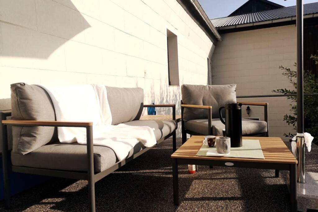 Ruhig Gelegene, Top Moderne Ferienwohnung - Hot Tub Und Sauna Gegen Aufpreis Neuhaus an Der Eger Exterior foto
