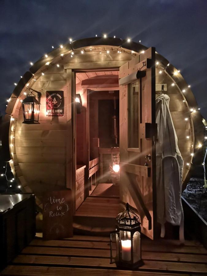Ruhig Gelegene, Top Moderne Ferienwohnung - Hot Tub Und Sauna Gegen Aufpreis Neuhaus an Der Eger Exterior foto