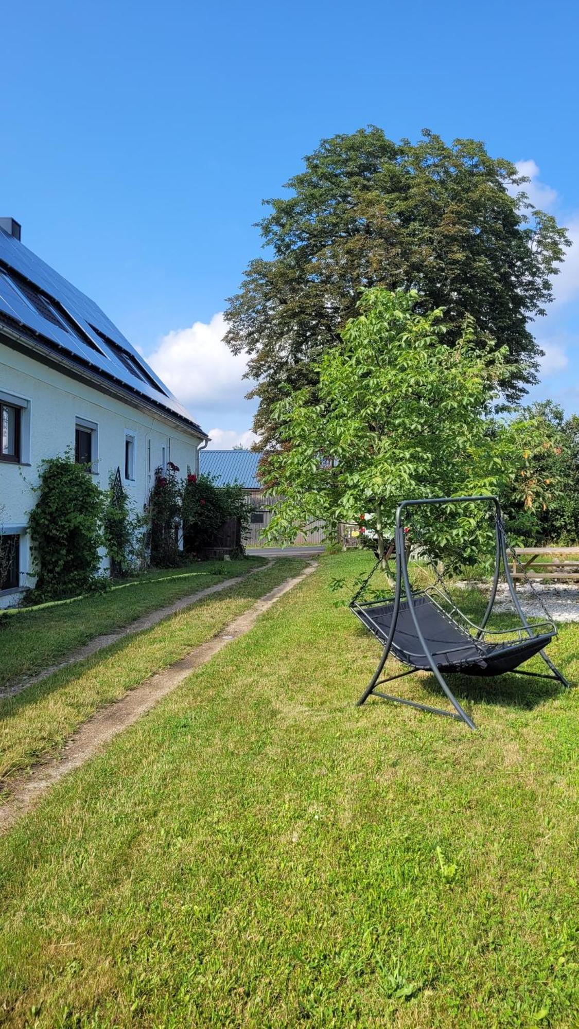 Ruhig Gelegene, Top Moderne Ferienwohnung - Hot Tub Und Sauna Gegen Aufpreis Neuhaus an Der Eger Exterior foto