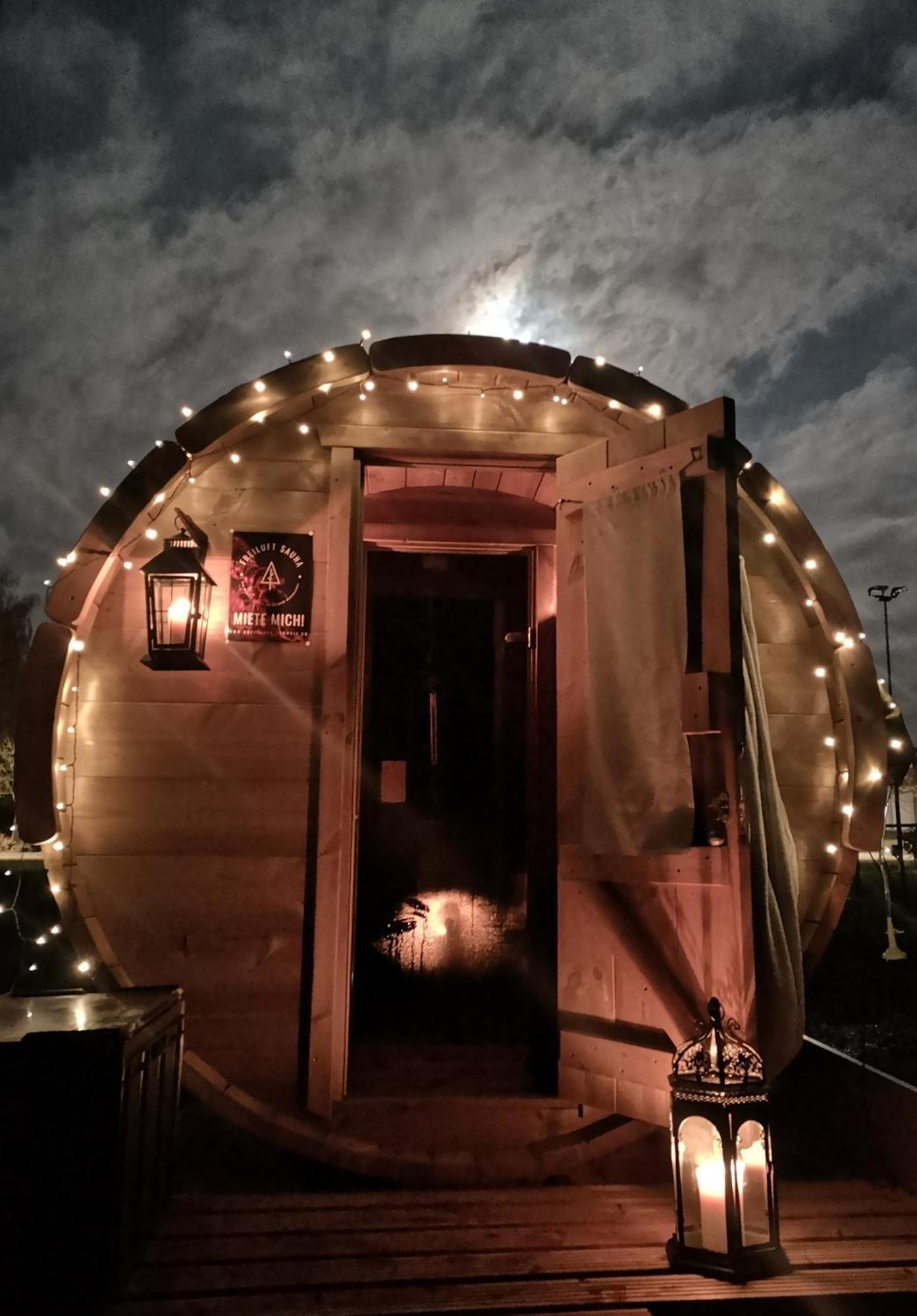 Ruhig Gelegene, Top Moderne Ferienwohnung - Hot Tub Und Sauna Gegen Aufpreis Neuhaus an Der Eger Exterior foto